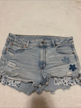 American Eagle Outfitters Light Wash Floral Patch Denim Shorts